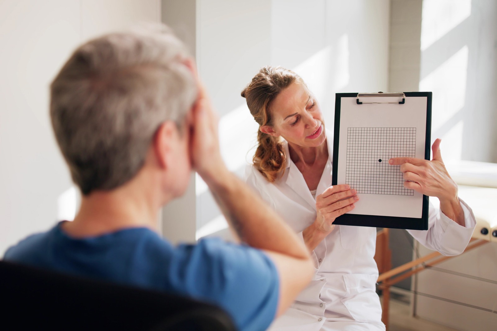 What’s the Difference Between Cataracts and Macular Degeneration?